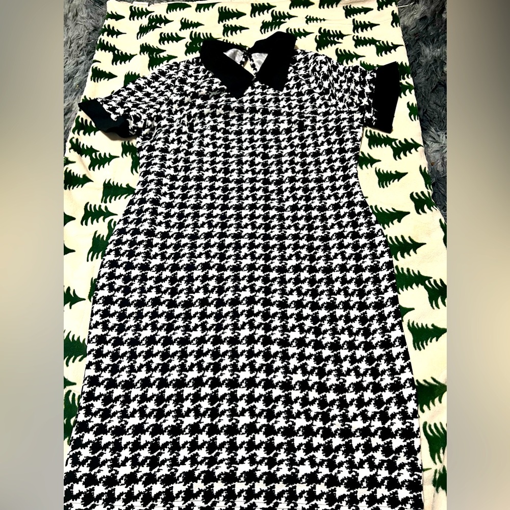 Women dress- sized as xl BUT it fits more like a Medium.  Cute as can be!